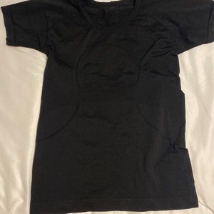 Womens Lululemon black swiftly tech tee